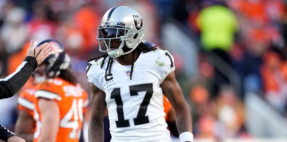 Davante Adams player props odds, tips and betting trends for Week 9, Raiders vs. Jaguars