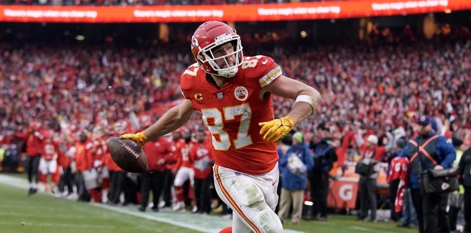 Finding 2023's Fantasy Football League-Winning Tight Ends Through Season Simulations