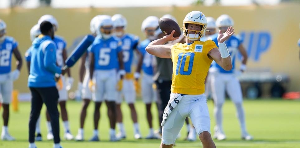 How Justin Herbert's Injury Impacts the Chargers' Fantasy Football Outlook