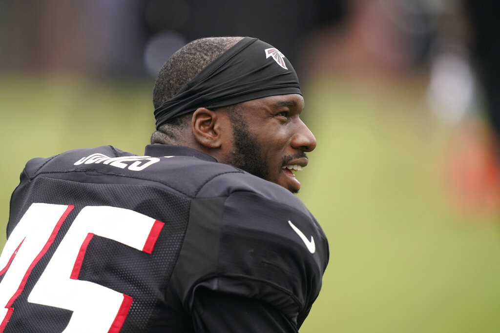 Report: Falcons trade Deion Jones to the Browns