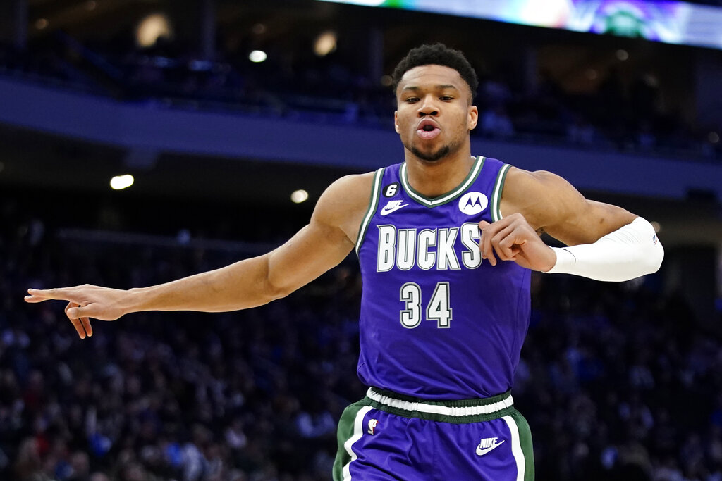 Bucks vs. Suns Prediction, Odds & Best Bet for February 26 (Can Milwaukee Earn a 14th Straight Victory?)